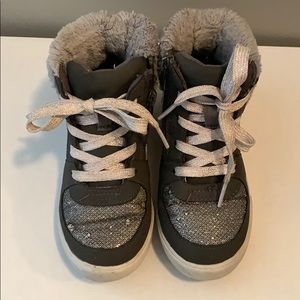 Sz 12 Oshkosh Girls Hightop sneakers w/ faux fur